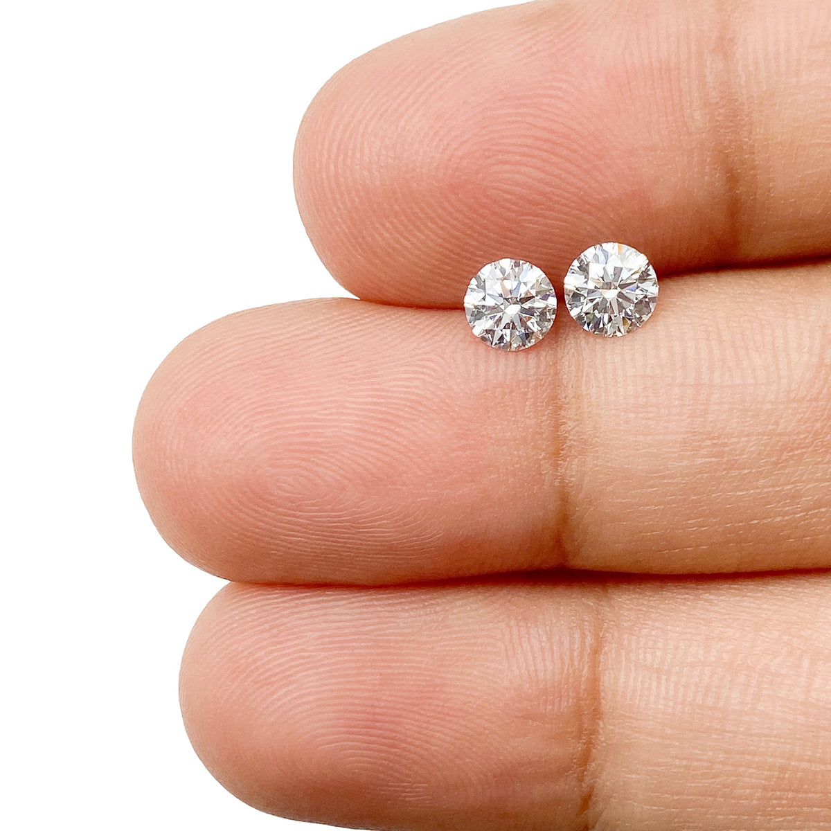 0.64cttw | F VVS2 Round Shape Brilliant Cut Diamond Matched Pair - Modern Rustic Diamond