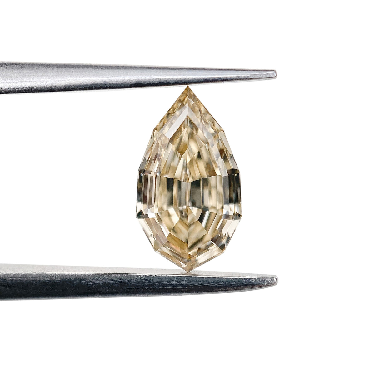 0.76ct | Champagne VVS1 Pear Shape Lattice Cut Diamond (GIA) - Modern Rustic Diamond